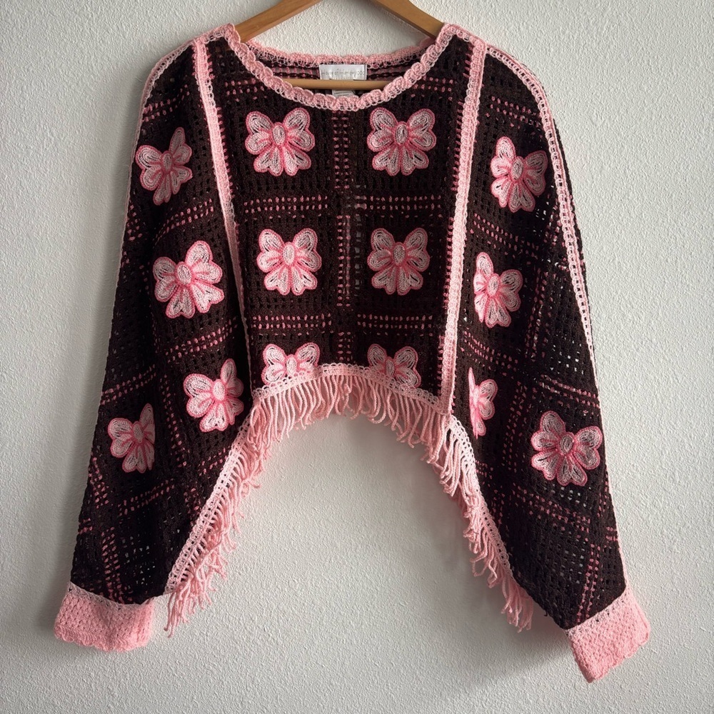 NWT House of Harlow 1960 Brown & Pink Bows Crochet Fringe Shrug On Poncho Shawl